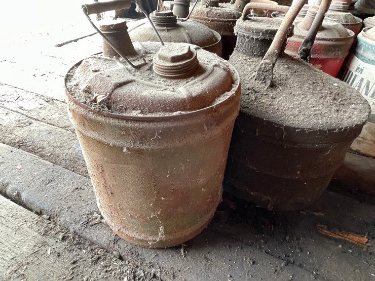 #2329-•-vintage-oil-cans-image-4