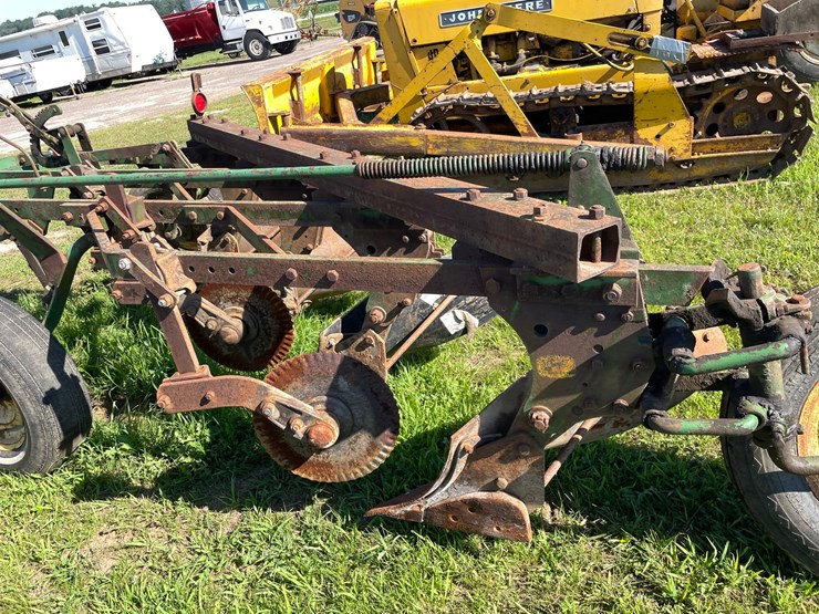 #2095-•-john-deere-620a-plow-image-7