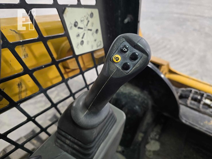 2021-caterpillar-259d3-image-16