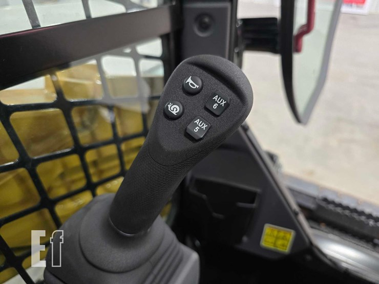 2025-caterpillar-255-image-17