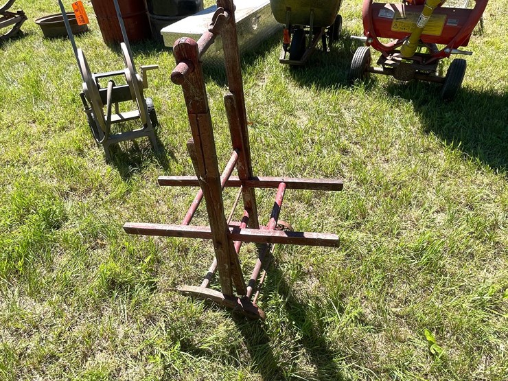 #3243-•-vintage-wood-hose-reel-with-plastic-hose-reel-image-15