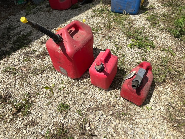#3341-•-(3)-poly-gas-cans-image-2