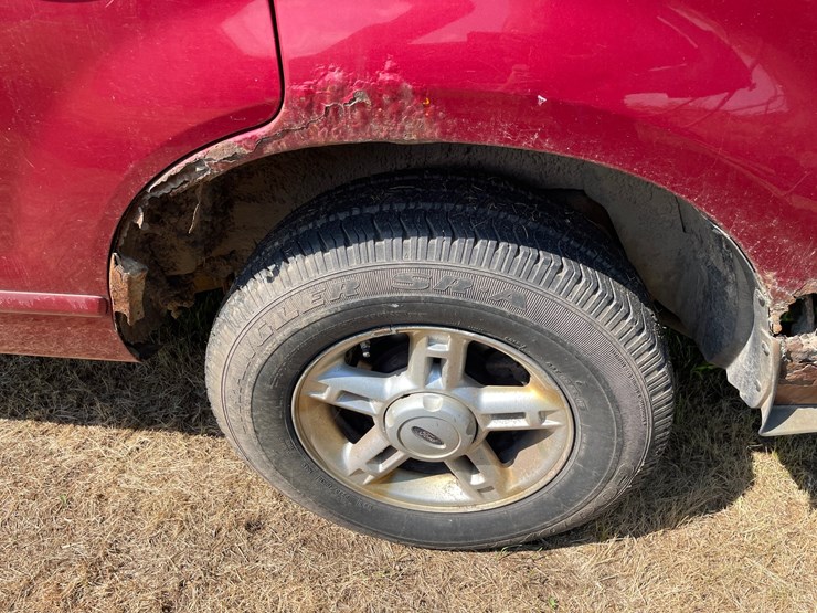 2005-ford-explorer-image-8