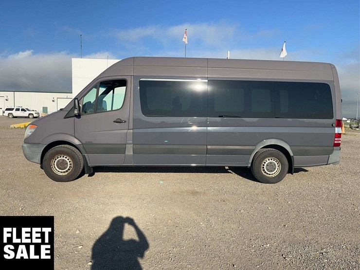 2011-mercedes-benz-sprinter-2500-image-2