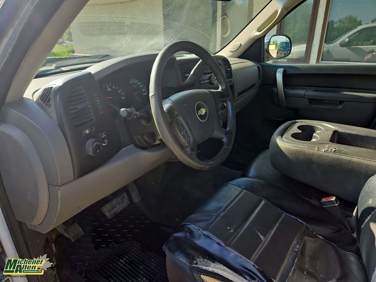 2013-chevrolet-silverado-1500-image-18