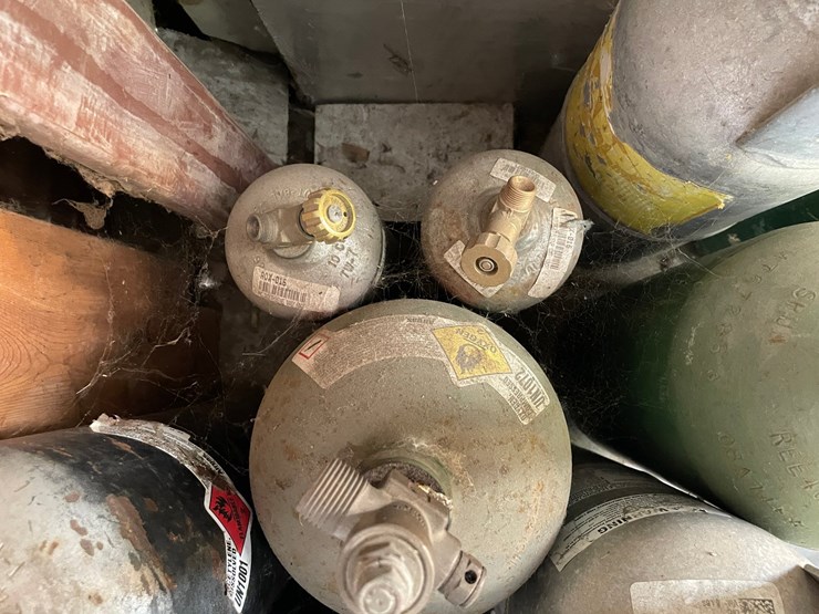 #4054-•-assorted-air-tanks-image-7