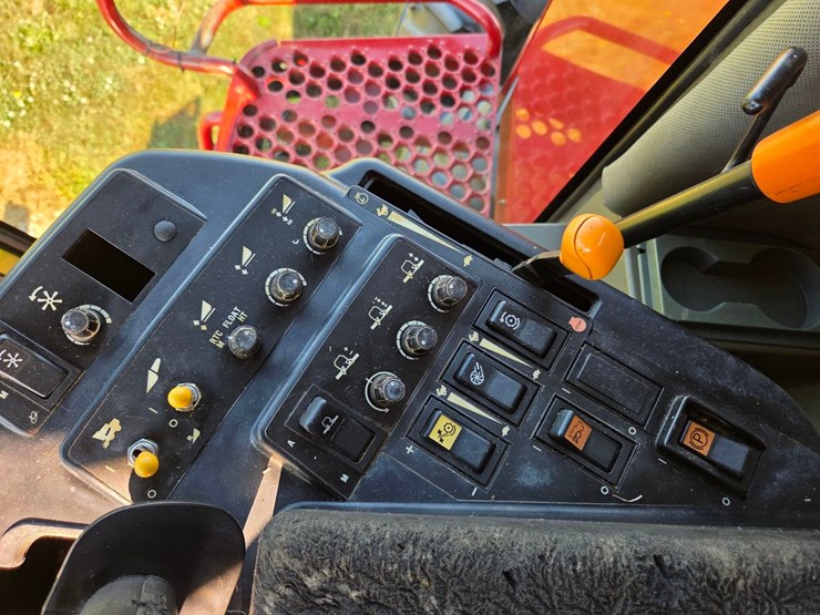 cih-2388-axial-flow-combine-image-66
