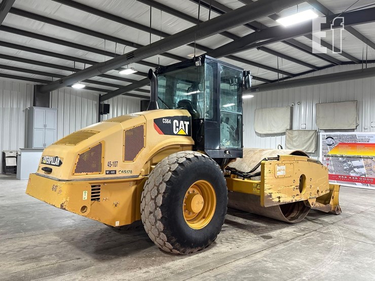 2012-caterpillar-cs64-image-3
