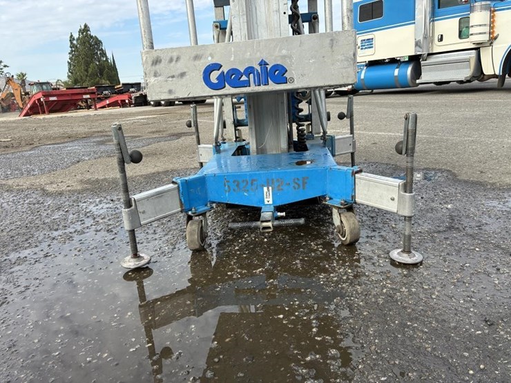1995-genie-amp-30-man-lift-image-8