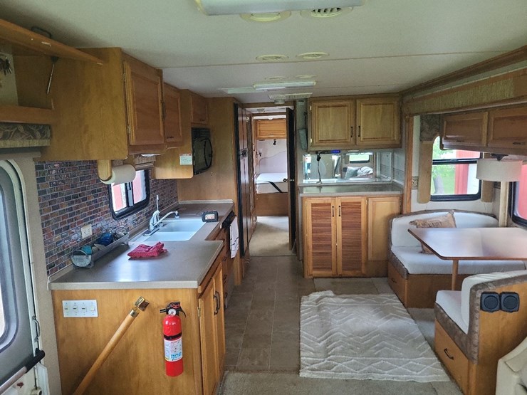 2003-fleetwood-bounder-39z-class-a-motorhome-on-freightliner-chassis-image-12