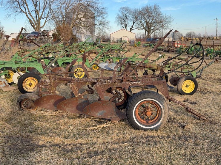 john-deere-pull-type-three-bottom-plow-image-2