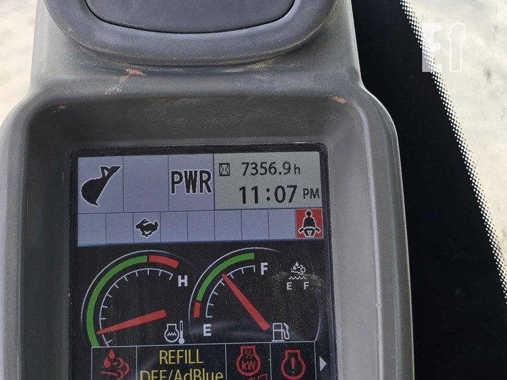 2018-deere-245g-lc-image-22