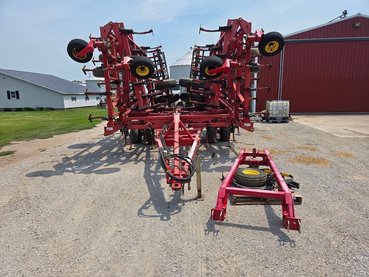 44'-sunflower-5055-44-field-cultivator-image-2