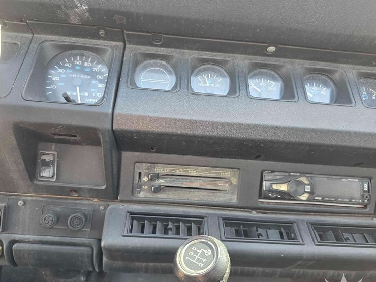 1995-jeep-wrangler-image-40