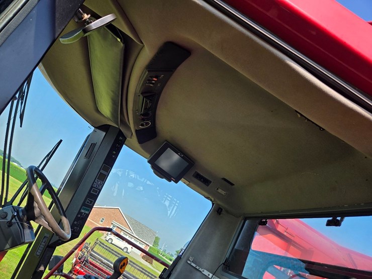 cih-2388-axial-flow-combine-image-61