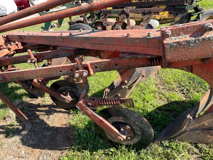 #2094-•-massey-ferguson-plow-image-9