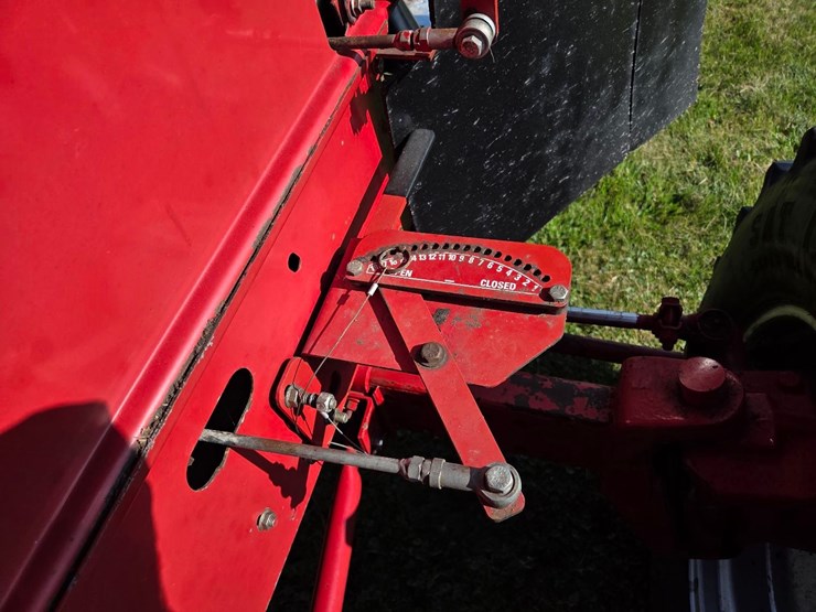 cih-2388-axial-flow-combine-image-31