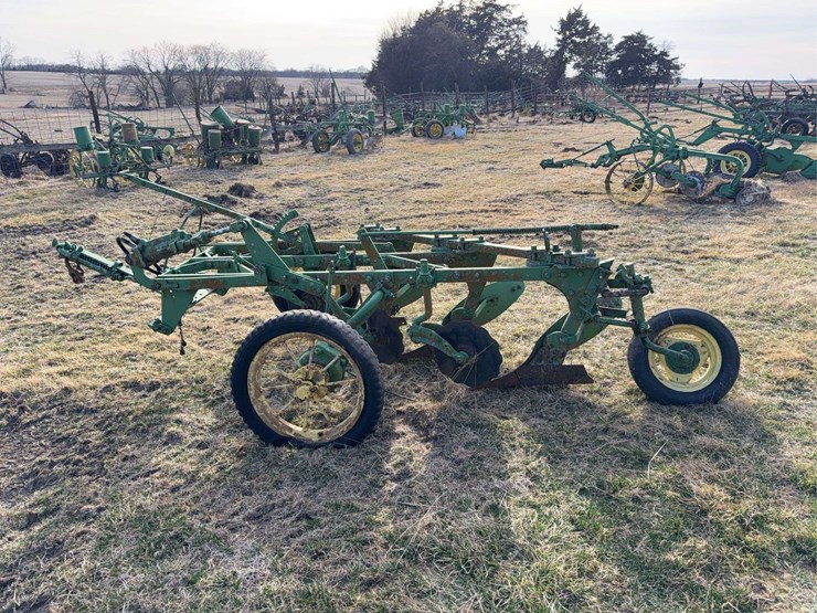 john-deere-pull-type-three-bottom-plow-image-6