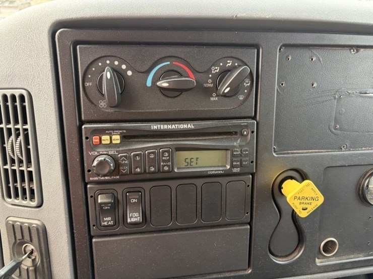 2002-international-durastar-4400-image-36