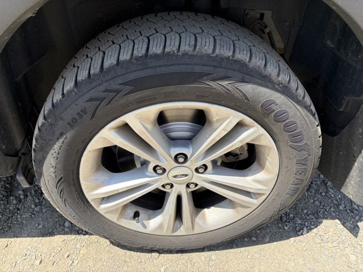 2017-ford-explorer-image-17