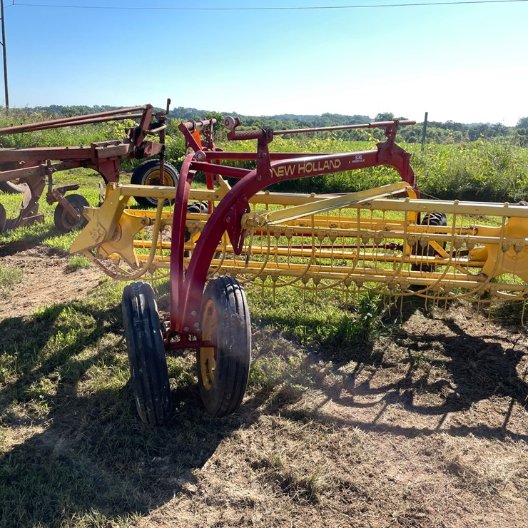 NEW HOLLAND 256