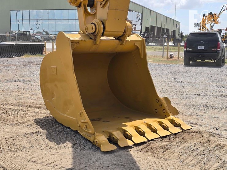 2020-caterpillar-336-image-10