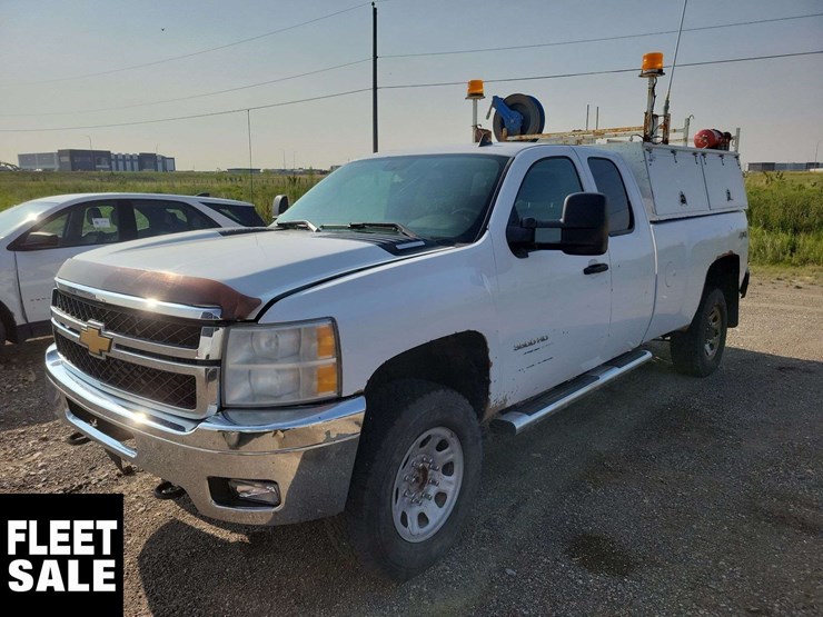 2013-chevrolet-silverado-3500hd-lt-image-1