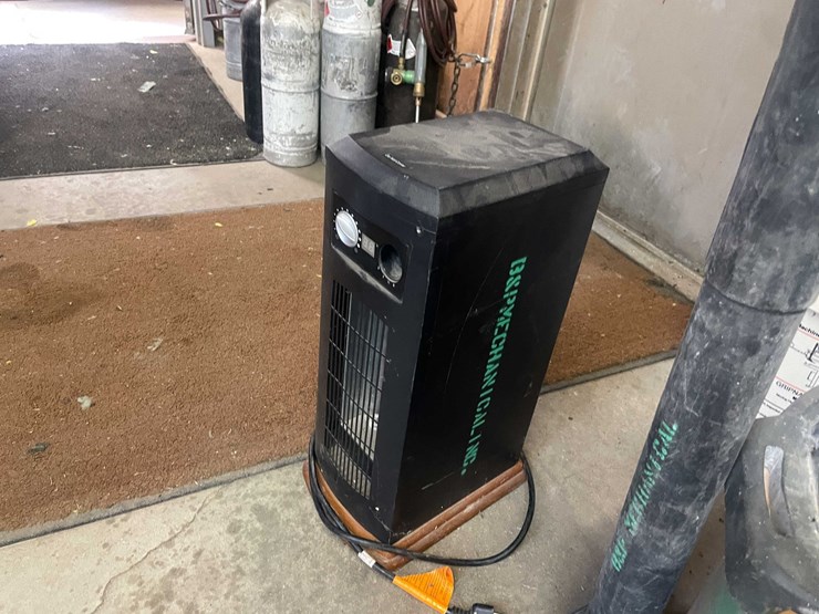 #4057-•-ridgid-shop-vac-and-electric-space-heater-image-5