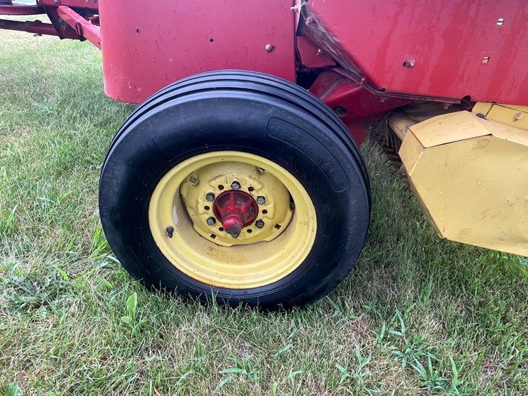 new-holland-570-image-30
