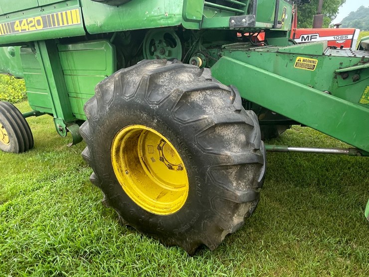 john-deere-4420-image-53
