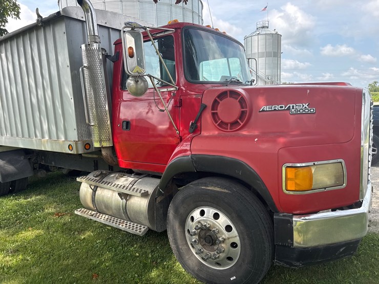 1995-ford-l9000-image-12