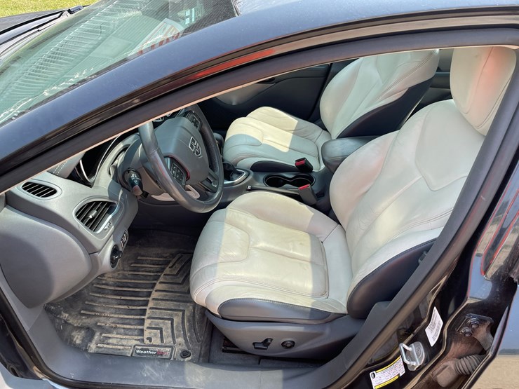 #1012-•-2013-dodge-dart-limited-(has-wi-title)-image-9