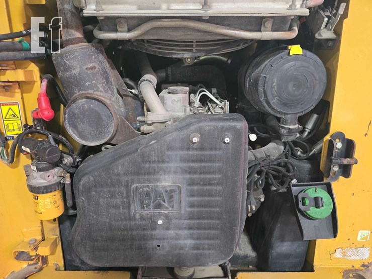 2011-caterpillar-246c-image-21