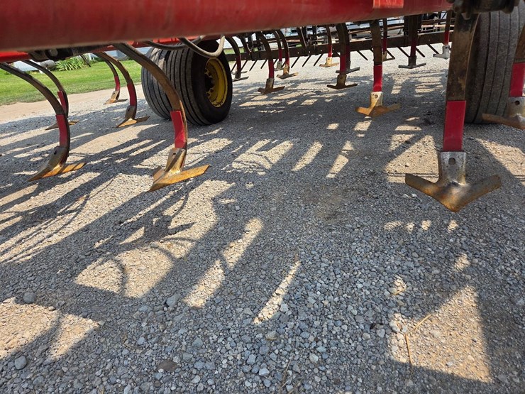 44'-sunflower-5055-44-field-cultivator-image-18