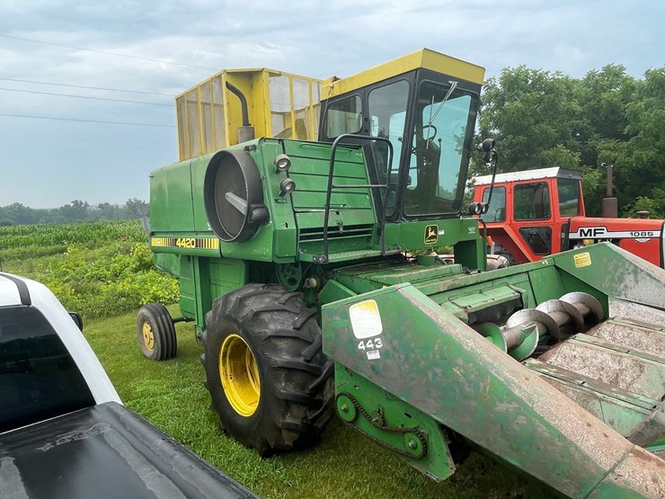 john-deere-4420-image-3
