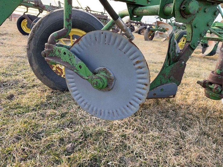 john-deere-pull-type-two-bottom-plow-image-43