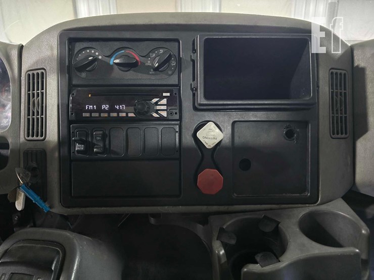 2017-international-durastar-4400-image-15