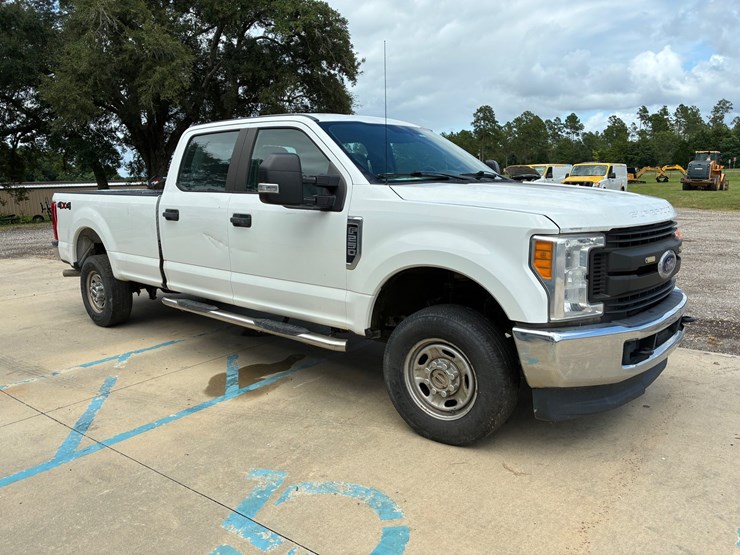 2017-ford-f250-xl-image-3