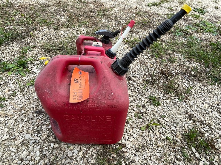 #3341-•-(3)-poly-gas-cans-image-10