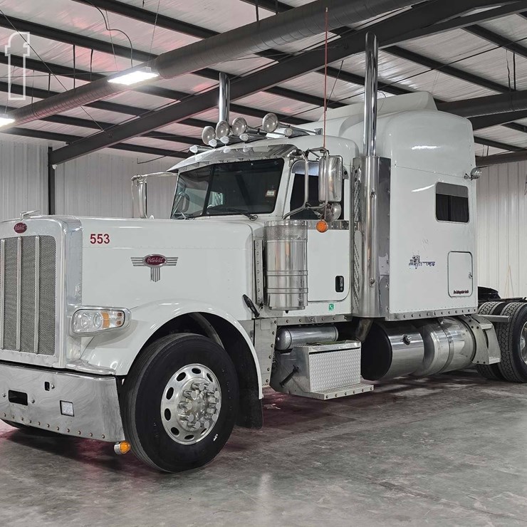 2015 PETERBILT 389