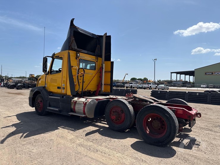 volvo-vnl64t300-image-4
