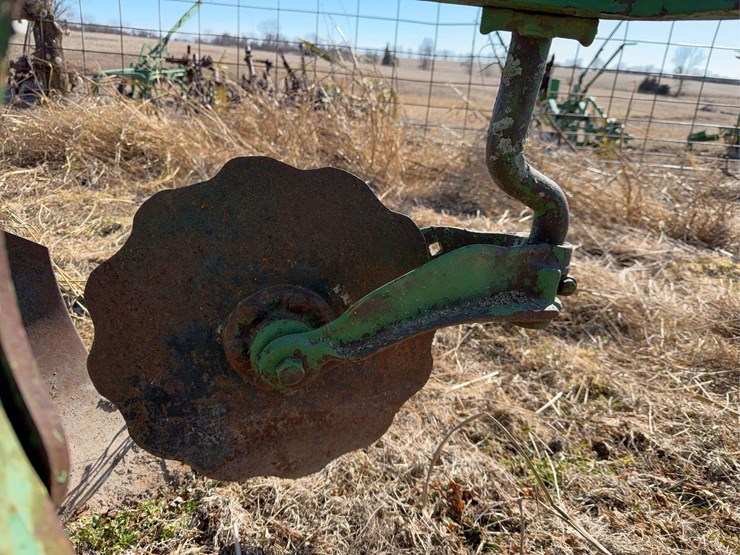 john-deere-three-point-four-bottom-plow-image-17
