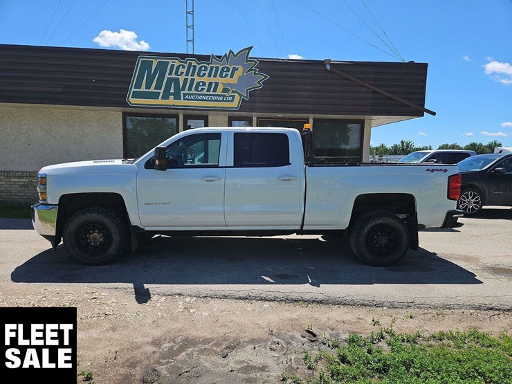 2015-chevrolet-silverado-2500hd-image-2