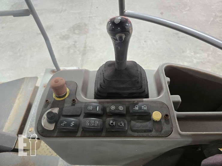 2014-volvo-dd120b-image-21