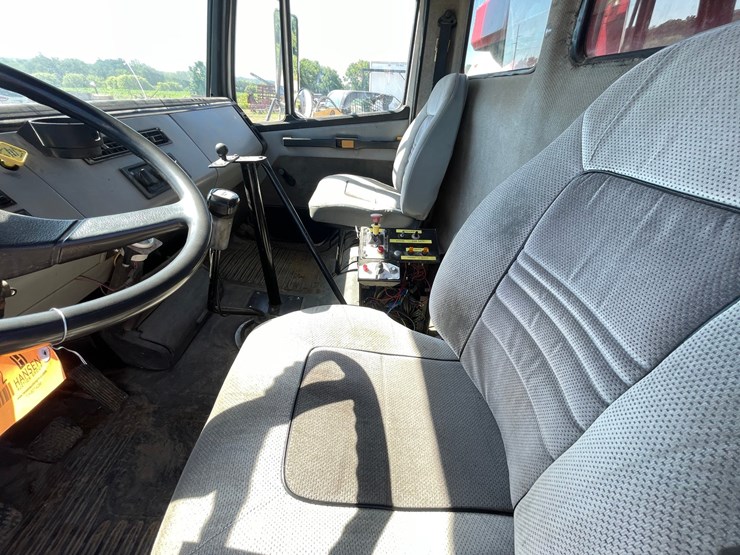 1995-freightliner-fl80-image-16