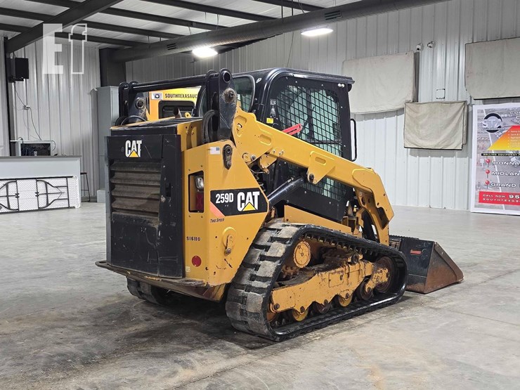 2015-caterpillar-259d-image-3