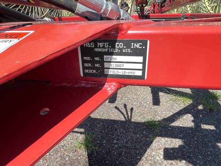 #1028-•-h&s-(12)-wheel-rake-image-17