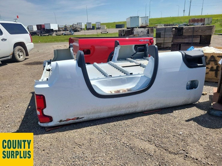 white-pick-up-truck-bed-image-2