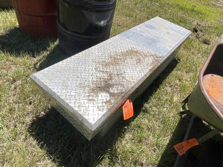 #3309-•-6'-duracraft-diamond-plate-truck-box-image-1