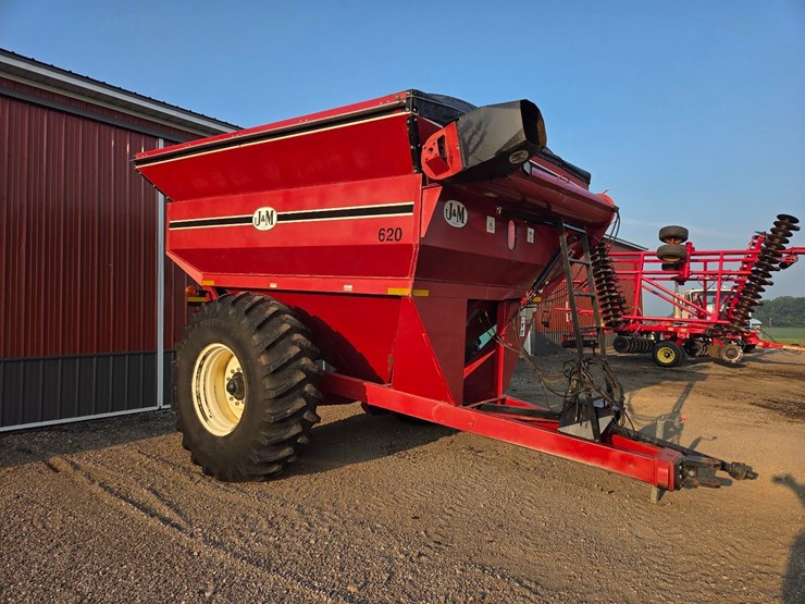 j&m-620-grain-cart-image-1